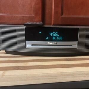 Bose Wave Music System with Remote in Gray